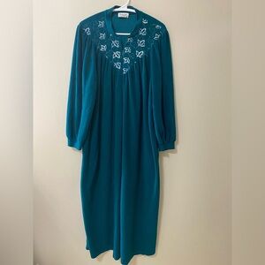 Vintage Vanity Fair housecoat size medium robe teal green long embroidered